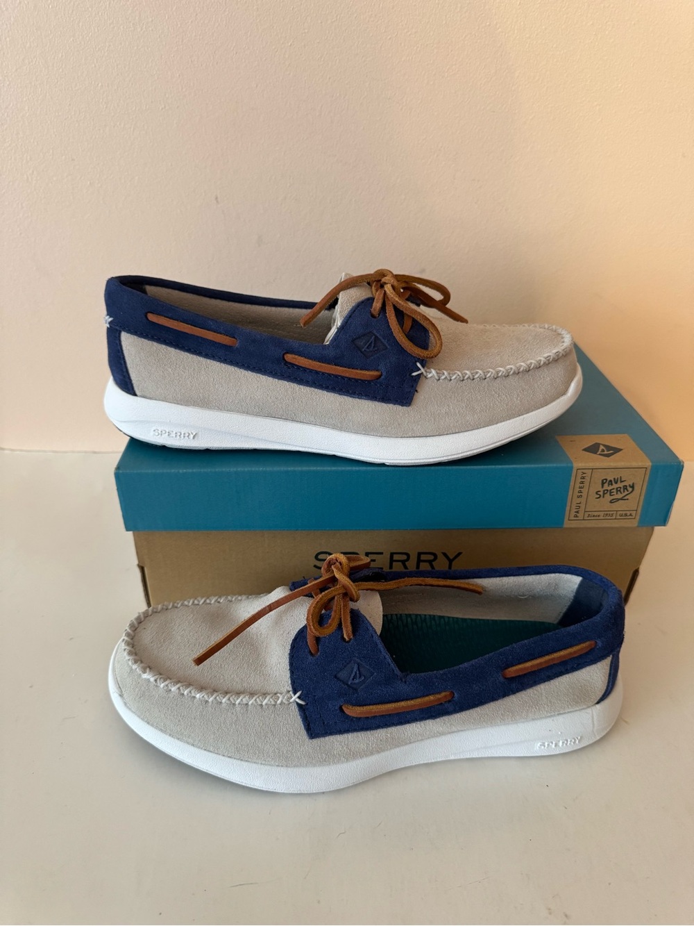 Sperry leather boat shoes. Size: 7.5